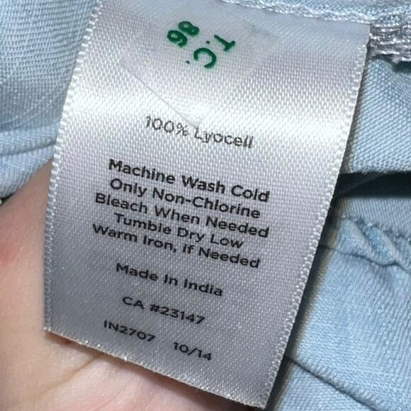 Talbots Chambray Sleeveless Button-Up Safari Utility Blouse Top Size 2 Blue - Picture 6 of 7